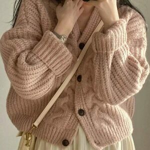 Y2K Style Knit Cardigan: Winter Chic Essential