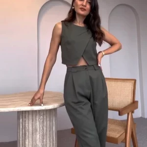 Casual Sleeveless Pant Set with Crop Top & High Waist Trouser