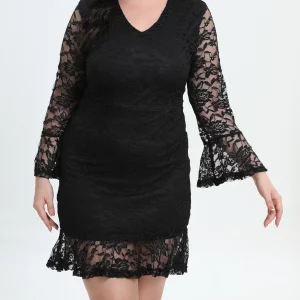 Elegant Plus Size Lace Bell Sleeve V-Neck Party Dress