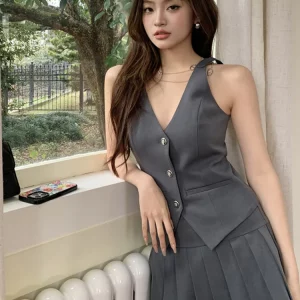 Korean Elegant Fashion 2-Piece Women's Outfit: Vest Top & Pleated Skirt Set