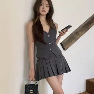 Korean Elegant Fashion 2-Piece Women's Outfit: Vest Top & Pleated Skirt Set