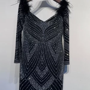 Luxury Black Feather Shoulder Rhinestone Cocktail Dress