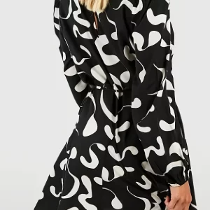 Plus Size Women's Graffiti Print Long Sleeve Mini Dress