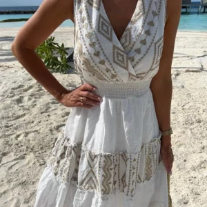 Summer Sleeveless V-neck Embroidered Dress with Waist Detail