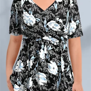 Women's Plus Size Black Floral Print V-Neck Tee