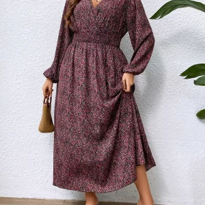 Women's Plus Size V-Neck Ditsy Floral Dress with Lantern Sleeves