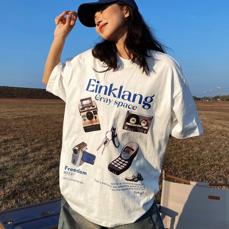 Y2K Retro Graphic Tee: Vintage Aesthetic Top for Women - Oversized Streetwear Shirt