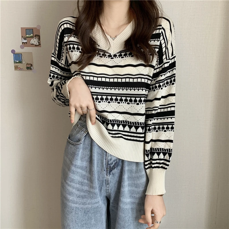 Y2K Retro Knit Sweater: Vintage Print Loose Fit Pullover with V-Neck - Casual Autumn Fashion