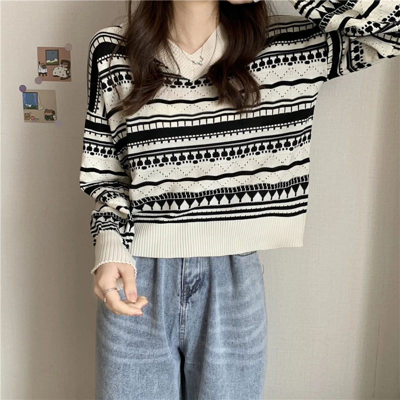 Y2K Retro Knit Sweater: Vintage Print Loose Fit Pullover with V-Neck - Casual Autumn Fashion