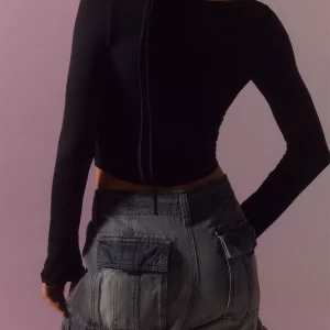 Y2K V-Neck Long Sleeve Ribbed Crop Top - Black & White